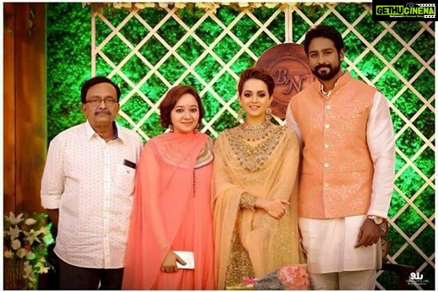 Chandra Lakshman Instagram - Bhavi,much love to you and Naveen..You guys are the bestttt 😍😘Stay blessed @ms_june6 @invincible_grit #BhavanaNaveenWedding #bestfriend #bestwishesalways