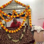Charmy Kaur Instagram - AKHAND PAATH at home ❣️ ( An Akhand Path is the continuous, front to back, reading of the Siri Guru Granth Sahib ) We r blessed to be having this opportunity at our home for continuous 72 hrs .. ❣️24/7 langar for all .. 🙏🏻 #waheguruji