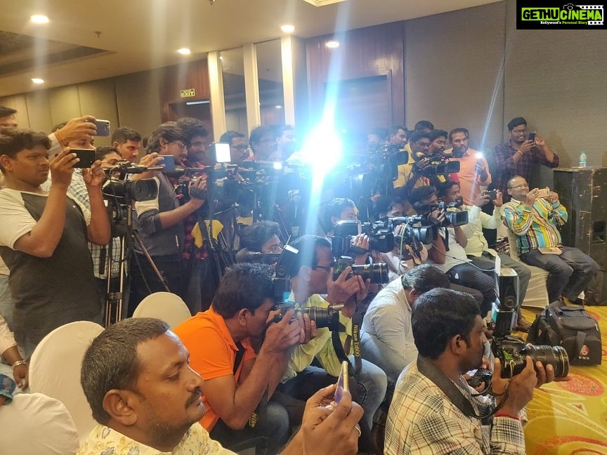 Charmy Kaur Instagram - Thank u Vijaywada for amazing response for #iSmartShankar .. Next stop GUNTUR #ismart team coming to u guys now 😘😘 #iSmartShankarOnJuly18th @ram_pothineni @purijagannadh @puriconnects @nidhhiagerwal @nabhanatesh @satyadevoffl #pcfilm
