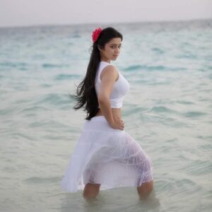 Charmy Kaur Instagram - #throwback 😜 #mondaymotivation #selfmotivation 🤘🏻😜❣️ Hyderabad