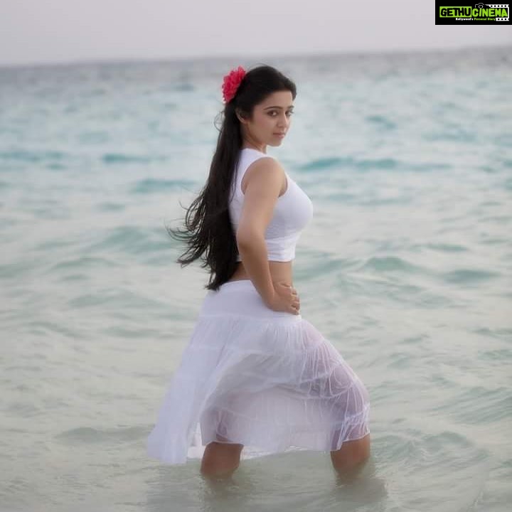 Charmy Kaur Instagram - #throwback 😜 #mondaymotivation #selfmotivation 🤘🏻😜❣️ Hyderabad