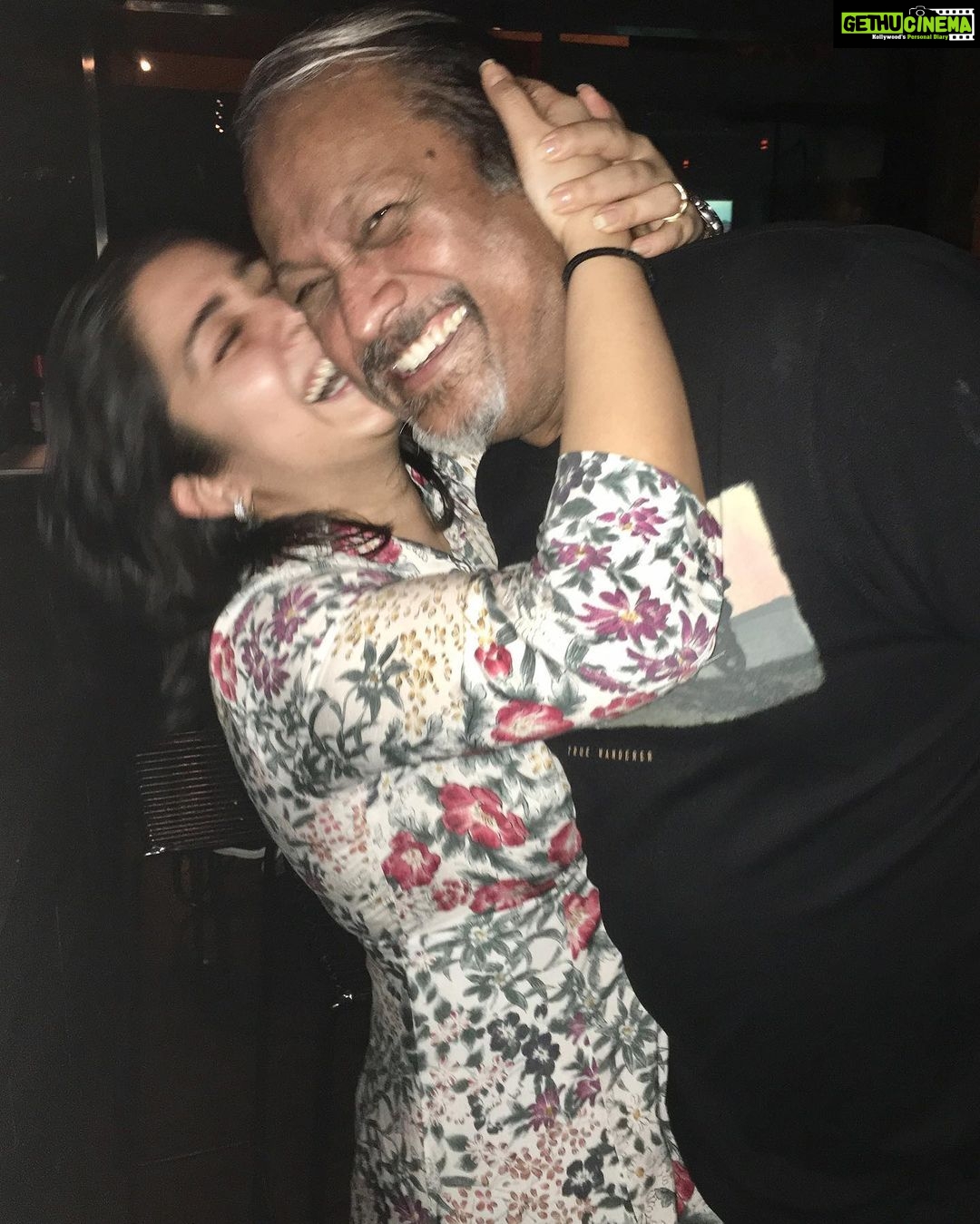 Charmy Kaur Instagram - True friends donβt judge each other , they judge other people together ππππ #bestfriendsday @jayanthparanji #INDvsAUS πͺπ»