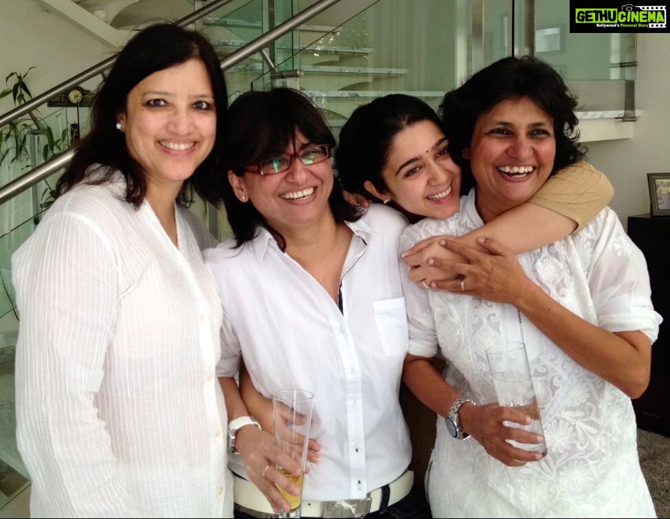 Charmy Kaur Instagram - Finding friends with the same mental disorder is priceless 😜😜😜 #bestfriendsday 😜