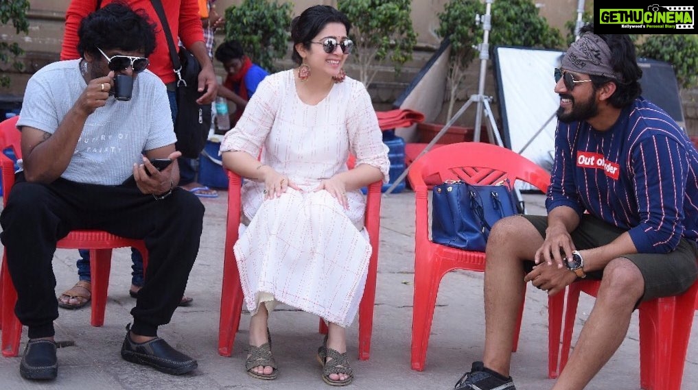 Charmy Kaur Instagram - Maaammaaaa gyaan mat denaaaaa 😂😂😂 With my #ismart director @purijagannadh n my #ismart executive producer @iamvishureddy 😁 #ismartshankar #PCfilm @puriconnects