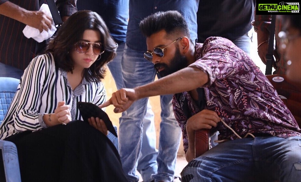 Charmy Kaur Instagram - Phone ko double simcard Hero ko double dimaak 😁 On sets of #ismartshankar with my ismart @ram_pothineni 🤗 #PCfilm @puriconnects