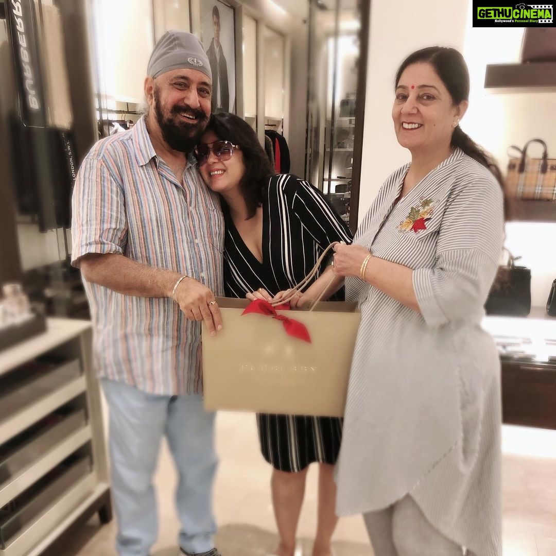 Charmy Kaur Instagram - Thank u my dearest mom n dad for such amazing bday presents 🎁👜👓👠 U surely know Wat ur daughter likes 😉 #presents #gifts #family 🥰