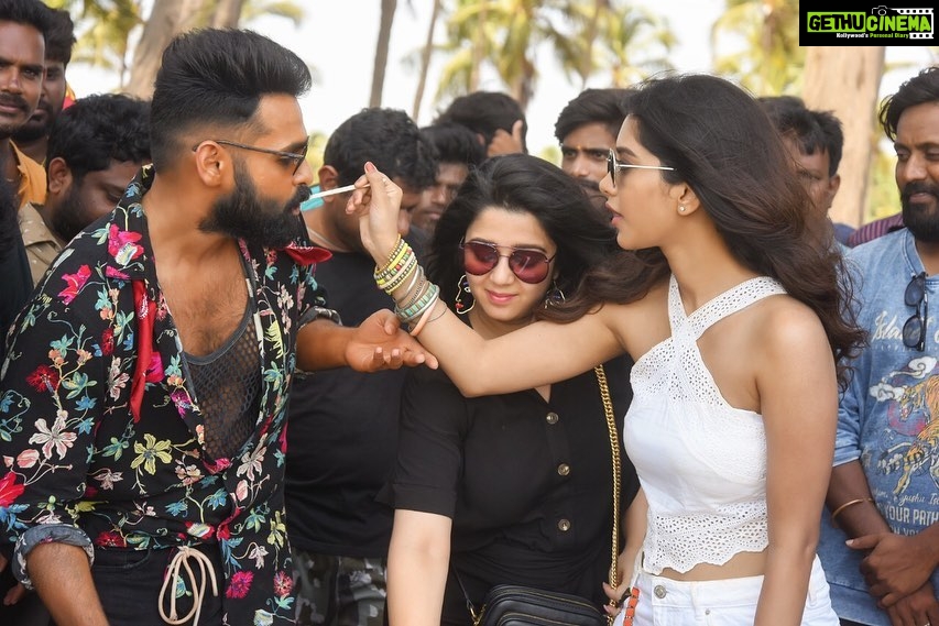 Charmy Kaur Instagram - I had told ya It will be feast from the beast 😈 #HBDRaPo Celebrating @ram_pothineni ‘s Bday n success of #ismartshankarteaser on sets of #ismartshankar song shoot 🤗😈💪🏻 @purijagannadh @puriconnects @iamvishureddy @nabhanatesh #PCfilm