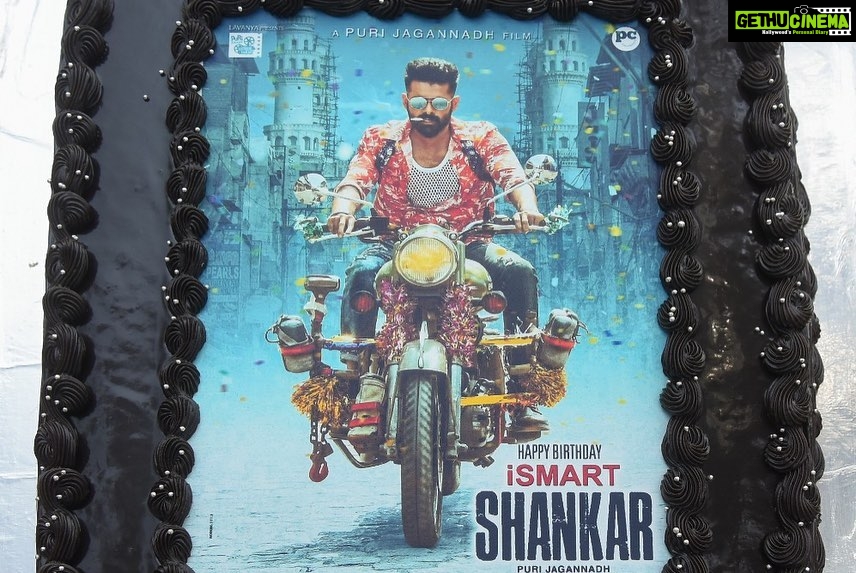 Charmy Kaur Instagram - I had told ya It will be feast from the beast 😈 #HBDRaPo Celebrating @ram_pothineni ‘s Bday n success of #ismartshankarteaser on sets of #ismartshankar song shoot 🤗😈💪🏻 @purijagannadh @puriconnects @iamvishureddy @nabhanatesh #PCfilm