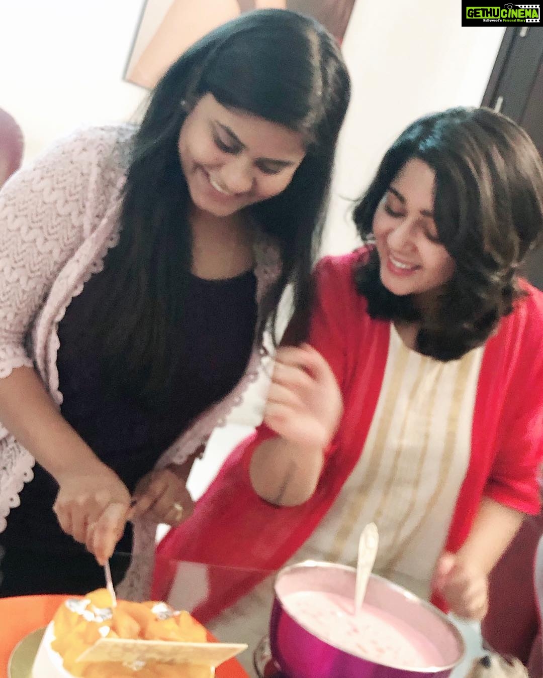 Charmy Kaur Instagram - How cud I have missed making u cut ur Bday cake my sis in law 😛😛 .. belated #happybirthday @sabby_2122 .. @mithimax dude ur wife is getting older 😛😛😛😁😁