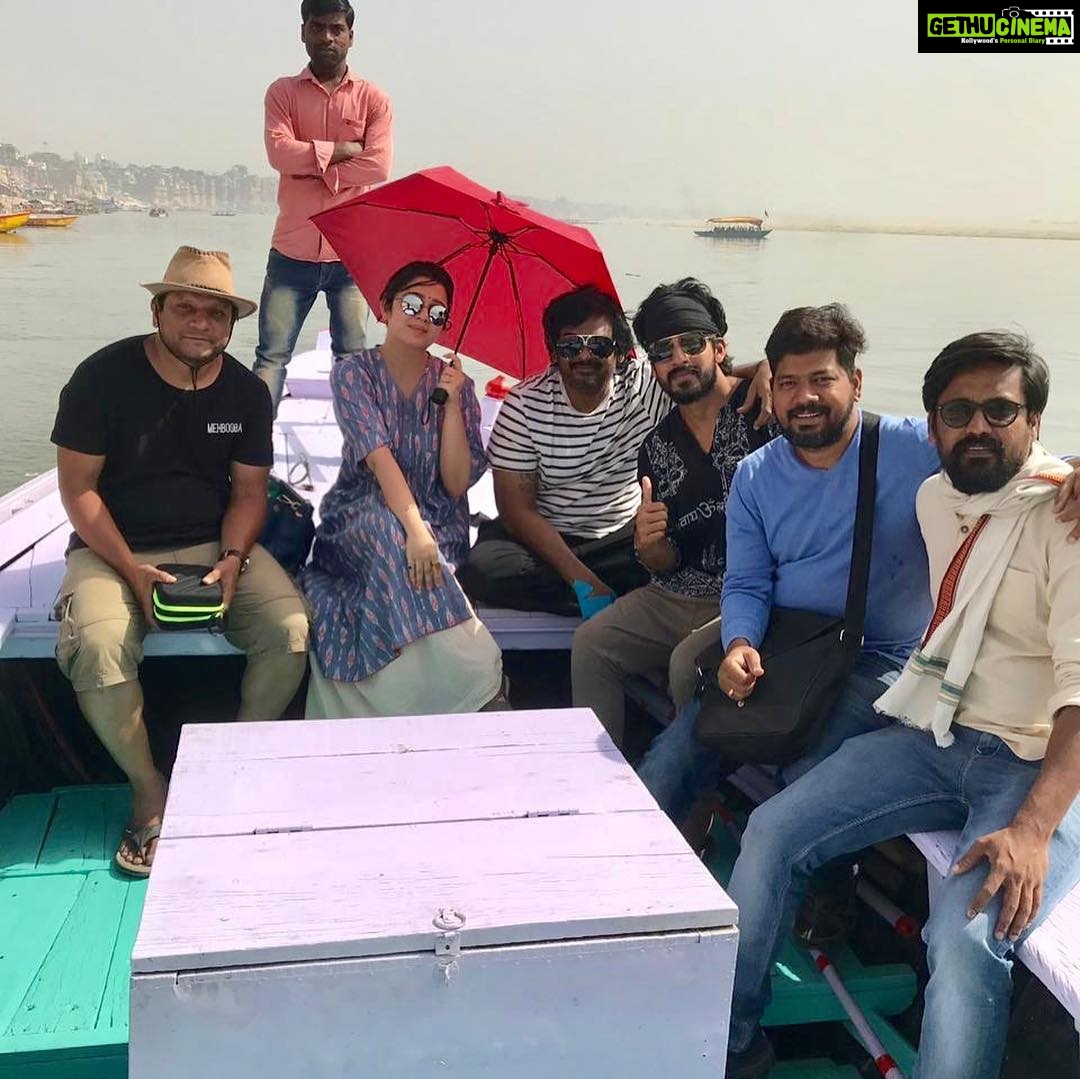Charmy Kaur Instagram - While we shoot under scorching sun just 46 degrees 🔥 .. shooting craziness n madness goes on 😁 #ismartshankar in #varanasi @purijagannadh @puriconnects #PCfilm Varanasi U.P India