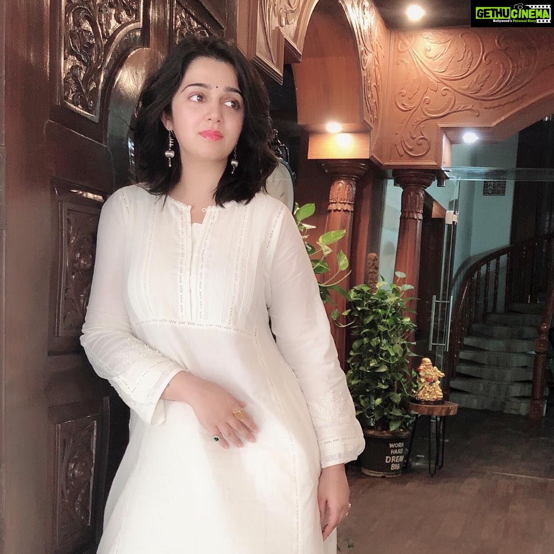Charmy Kaur Instagram - #waiting for the #weekend already 🤦🏼♀️🤦🏼♀️🤦🏼♀️ #nomakeup