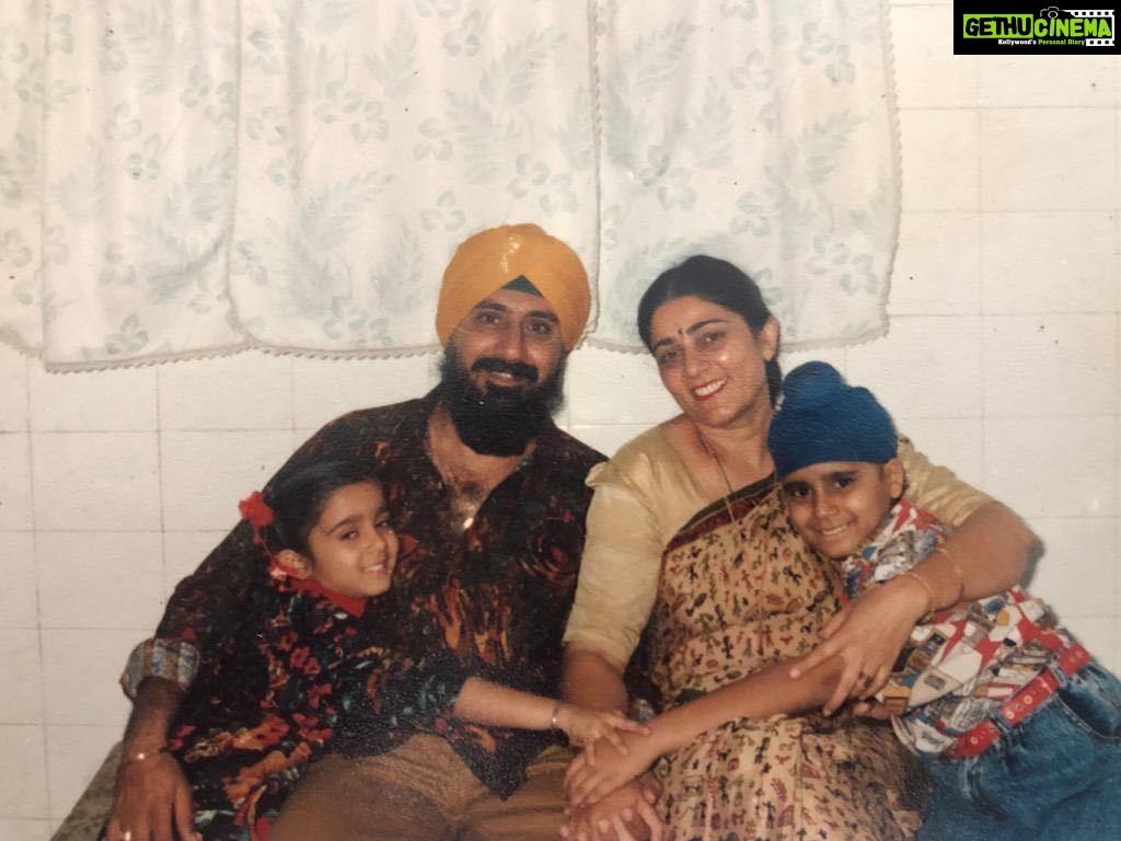 Charmy Kaur Instagram - Happy #worldsiblingday @mithimax .. y did u loose all that cuteness dude 😂😂 #family love