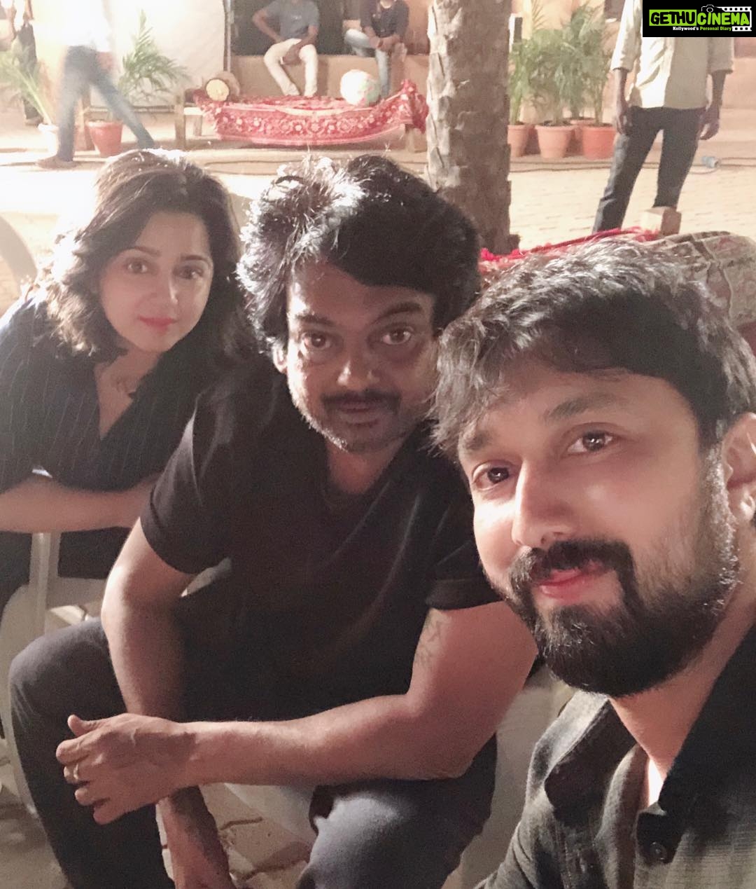 Charmy Kaur Instagram - With our dearest #venkymama DIR bobby on sets of #ismartshankar #dimaakkharab song sets .. we surely have a lot of gossips to discuss tonight 😉 @purijagannadh @puriconnects #PCfilm Hyderabad