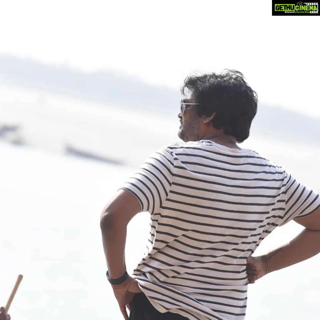 Charmy Kaur Instagram - While we shoot under scorching sun just 46 degrees 🔥 .. shooting craziness n madness goes on 😁 #ismartshankar in #varanasi @purijagannadh @puriconnects #PCfilm Varanasi U.P India