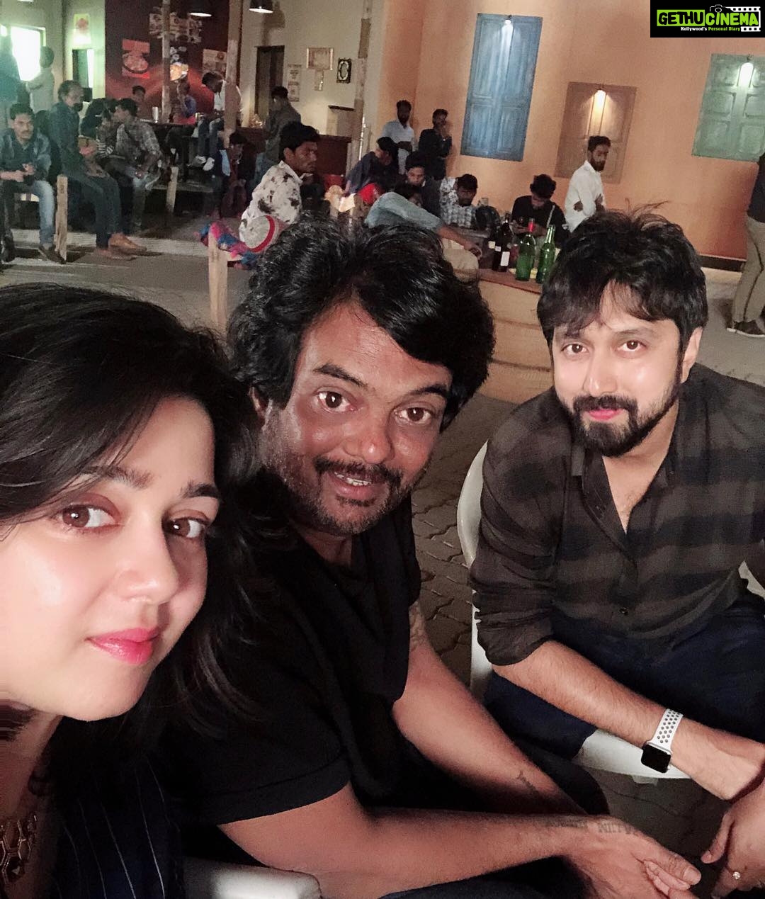 Charmy Kaur Instagram - With our dearest #venkymama DIR bobby on sets of #ismartshankar #dimaakkharab song sets .. we surely have a lot of gossips to discuss tonight 😉 @purijagannadh @puriconnects #PCfilm Hyderabad