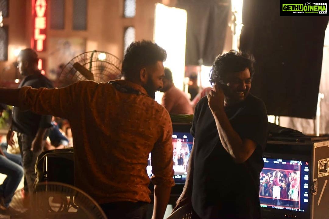 Charmy Kaur Instagram - Perfect vibes on sets of #ismartshankar sets while we shoot for #dimaakkharab song .. @ram_pothineni n his crazy moves 😉😍 @purijagannadh @puriconnects #PCfilm #happyugadi Hyderabad