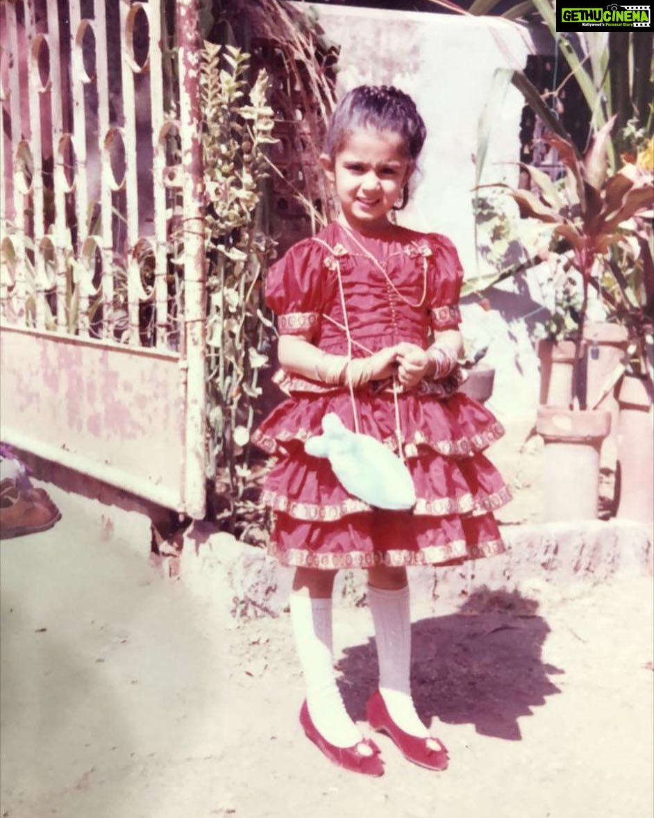 Charmy Kaur Instagram - Me me meeeeee 😁😁 bachpan se heroine hoon 😂😛#childhood #memories