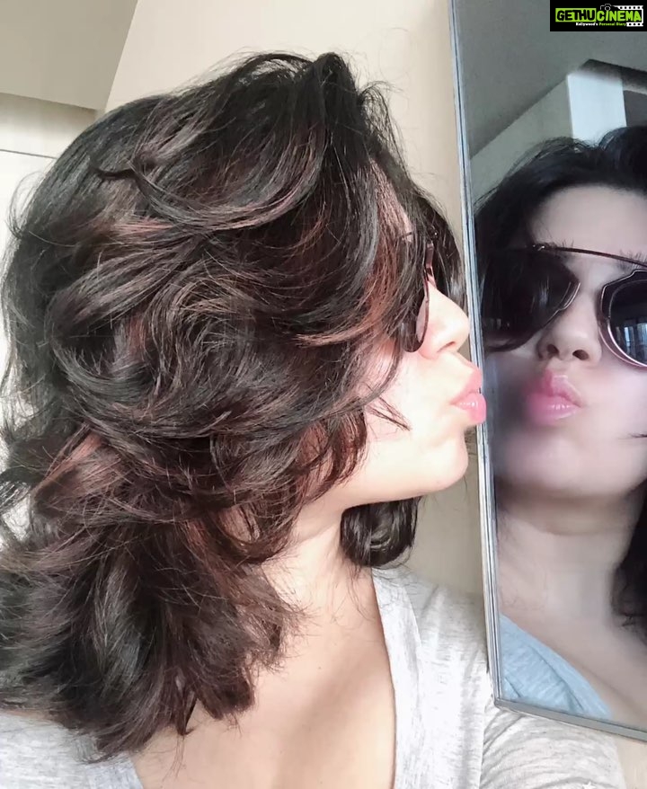 Charmy Kaur Instagram - Move it move it babbyyy 😘🥰 #selflove 😉#newcut #hair #colour