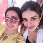 Charmy Kaur Instagram - While they work , we watch 😉😁😁😁 @ram_pothineni @purijagannadh @nidhhiagerwal #PCfilm #ismartshankar #goa #shoot @puriconnects Goa, India