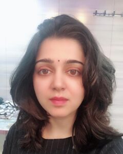 Charmy Kaur Instagram - Stunt director Real Satish composing ismart shot for our #ismartshankar @ram_pothineni , director @purijagannadh n Raj Thota setting frame , total crew running around n working hard n me taking selfie 😛😛 #producerlife 😂 #entrepreneur 😁 Telangana