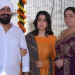 Charmy Kaur Instagram - Oh yesssssss , I m the best cocktail from both 😝 #familygoals #sardars 😍 Hyderabad