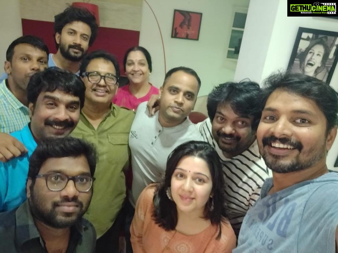 Charmy Kaur Instagram - #memories #peddavamsygaru #jayalalitha 😍 @purijagannadh @anil.paduri @poetbb n friends like family 🤗 #PC #family @puriconnects