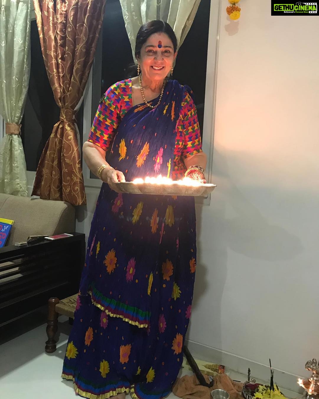 Charmy Kaur Instagram - #happydussehra from me n my family 🥳 a middle finger to the evils n the devils 😜