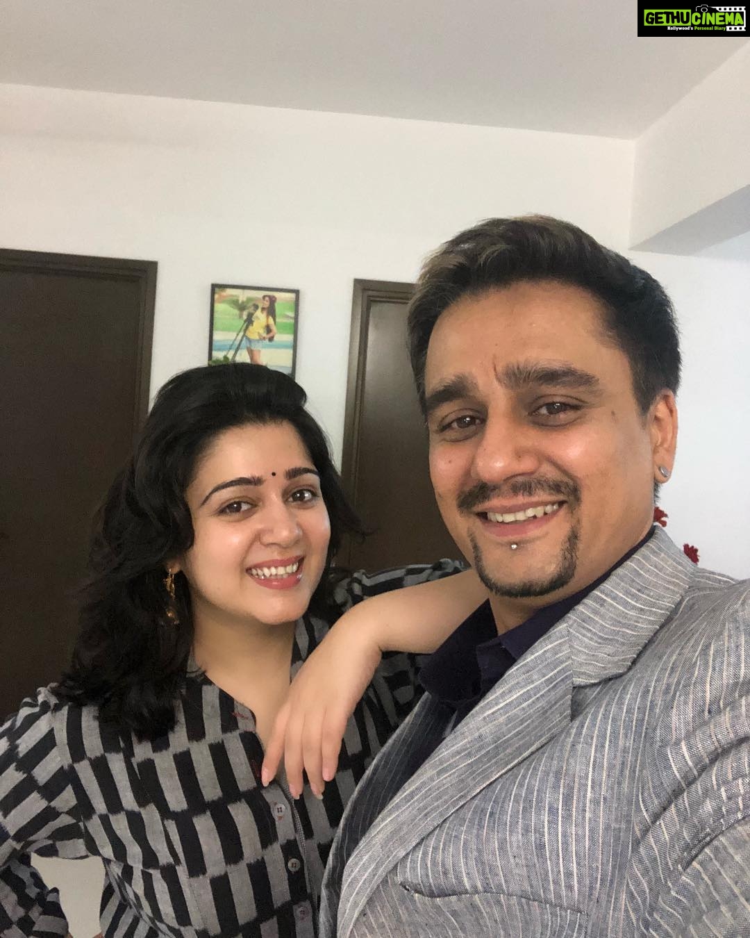 Charmy Kaur Instagram - #happyrakshabandhan #family #live #love #laugh .., @mithimax 🤗🤗🤗😘😘❣️❣️❣️ #nofilter #notouchups #original #inandout 😜