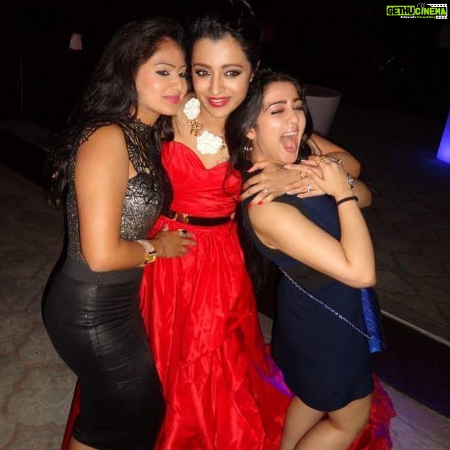 Charmy Kaur Instagram - #throwback #mentals #friendsforever❤️ @dudette583 @nikesha.patel missing u guys man .. 😘😘😘