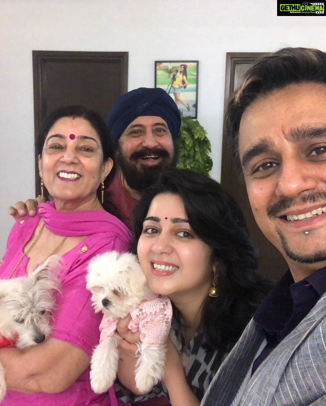 Charmy Kaur Instagram - #happyrakshabandhan #family #live #love #laugh .., @mithimax 🤗🤗🤗😘😘❣️❣️❣️ #nofilter #notouchups #original #inandout 😜