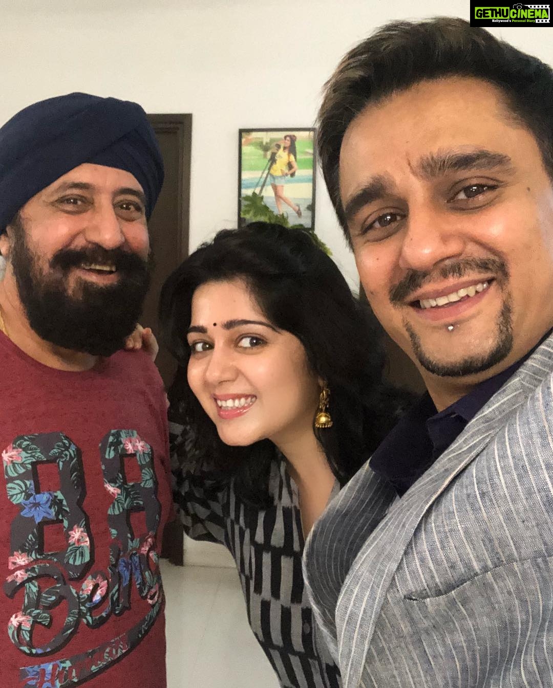 Charmy Kaur Instagram - #happyrakshabandhan #family #live #love #laugh .., @mithimax 🤗🤗🤗😘😘❣️❣️❣️ #nofilter #notouchups #original #inandout 😜