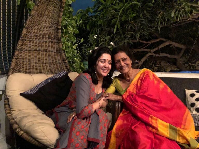 Charmy Kaur Instagram - with the most energetic n rebellious #RamaPrabha garu .. can’t stop chatting n laughing with her 😍