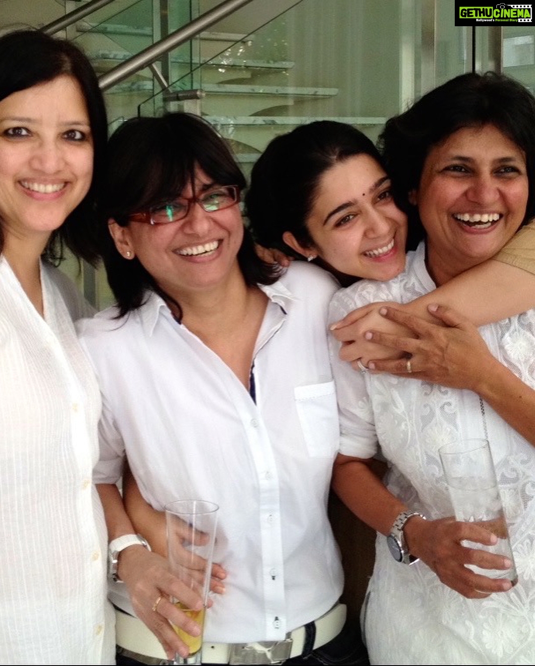Charmy Kaur Instagram - Times with best friends 😍🤗 #throwback #throwbackthursdays #Bff #friendsforever❤️ @eppellie @fariba264 #fariyal