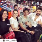 Charmy Kaur Instagram – Was soooo much fun at stadium 🤗🤗🤗 #Repost @vishu___reddy with @get_repost @iplt20 @sunrisershyd ・・・
#team #mehbooba #ipl #fun #❤️ #sunrisers #hyderabad #mumbaiindians 
@thefilmmehbooba 
@purijagannadh 
@charmmekaur 
@puriconnects 
@actorakashpuri 
@iamnehashetty 
@vishu___reddy 
#vishureddy

PC- @manirajpadigomula 😛