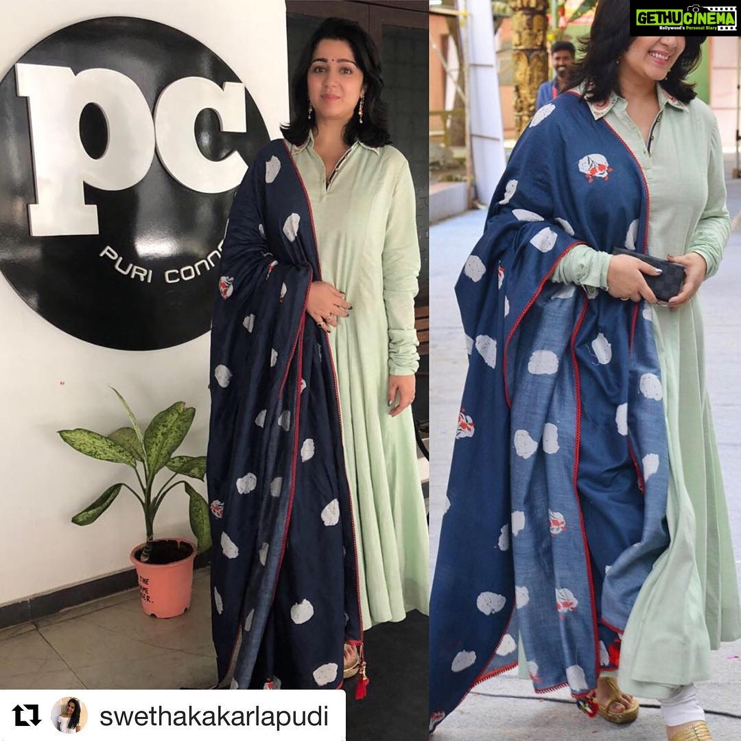 Charmy Kaur Instagram - #Repost @swethakakarlapudi with @get_repost γ»γ»γ» Signature summer appearance by Charmme in cool cottons π@jajaabor2017 @dazzlingdanglers jewellery @storeanonym # launch of NTR biopic #historic moment @charmmekaur