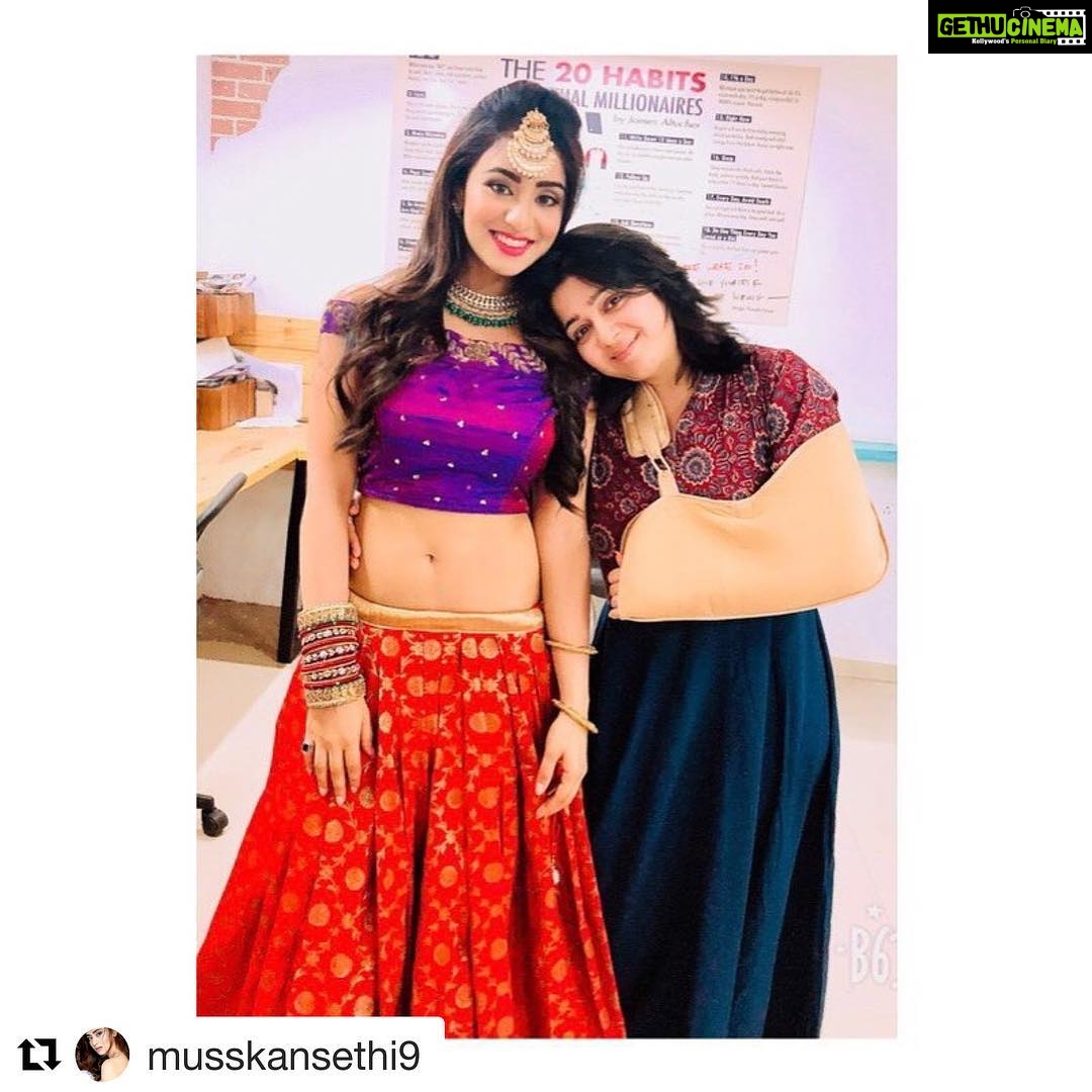 Charmy Kaur Instagram - Luv u tons 😘 my #PCgirl #Repost @musskansethi9 with @get_repost ・・・ Post shoot cuddles with @charmmekaur ma’am 🤗❤️ get well soooonest!!
