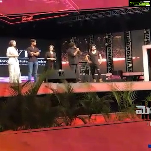Charmy Kaur Instagram - Video part 2 Team #Mehbooba hungama at @vitvellore ... thank u guys for sooo much love πππ #PCfilm @purijagannadh @puriconnects @actorakashpuri @iamnehashetty @vishu___reddy @thefilmmehbooba