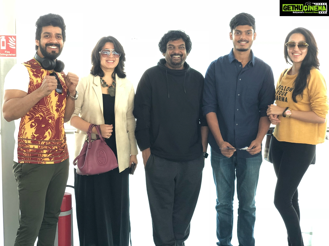 Charmy Kaur Instagram - Team #Mehbooba all set to fly to vellore @vitvellore @rivieravituniversity .. experience it today eve ππΌ @purijagannadh @puriconnects @actorakashpuri @iamnehashetty @vishu___reddy #PCfilm @thefilmmehbooba Rajiv Gandhi International Airport-International Arrival
