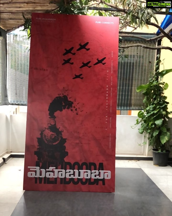 Charmy Kaur Instagram - ππΌππΌππΌππΌππΌ thanks to each n everyone for making our #Mehboobateaser phenomenal hit ππΌππΌππ»ππ» #PCfilm @purijagannadh @puriconnects @actorakashpuri @thefilmmehbooba