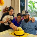 Charmy Kaur Instagram - #happyanniversary #momndad 36 years of marriage 😍😍 they don’t manufacture these kinna products anymore 😂😂😘😘😘 love ya loads ❤️❤️❤️