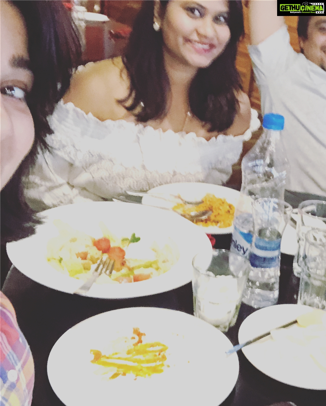 Charmy Kaur Instagram - #happyanniversary @mithimax @sabby_2122 Bro n sis in law , u guys were very smart to choose my parents marriage date as urs toooo 😜😜😜