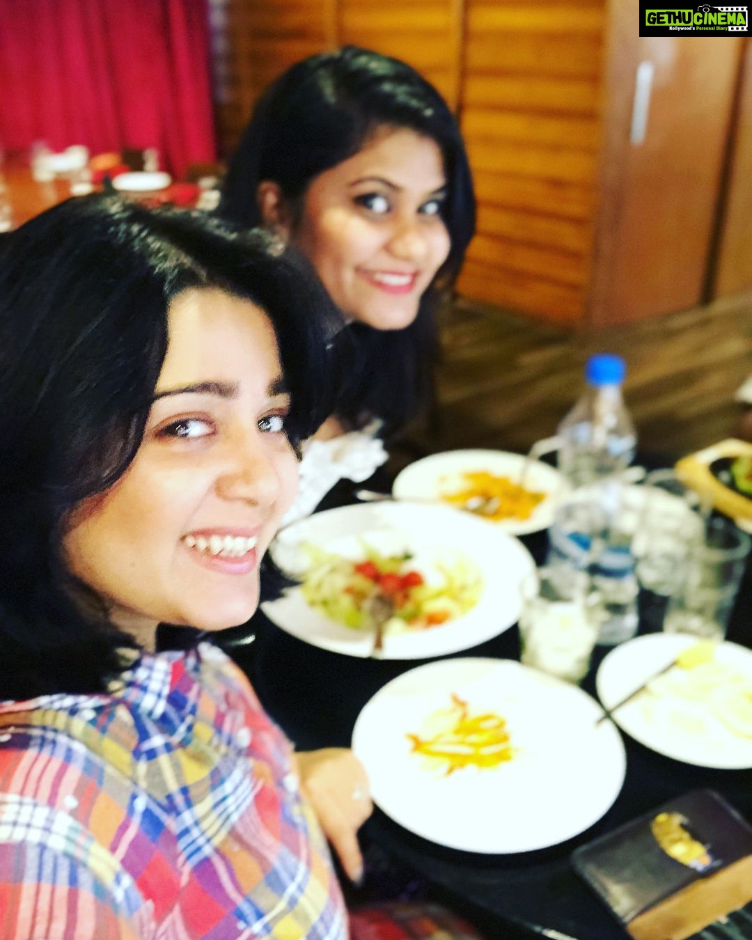 Charmy Kaur Instagram - #happyanniversary @mithimax @sabby_2122 Bro n sis in law , u guys were very smart to choose my parents marriage date as urs toooo 😜😜😜