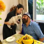 Charmy Kaur Instagram - #happyanniversary #momndad 36 years of marriage 😍😍 they don’t manufacture these kinna products anymore 😂😂😘😘😘 love ya loads ❤️❤️❤️