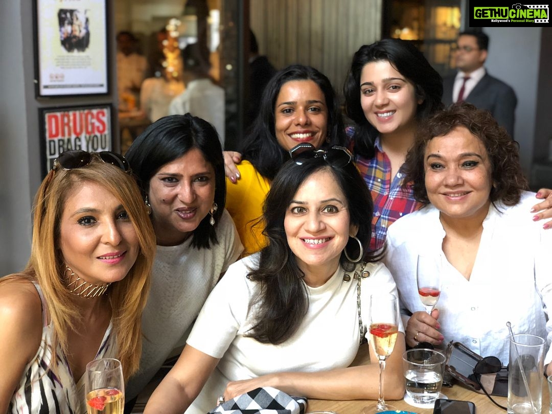 Charmy Kaur Instagram - #newyear #2018 #friends ❤️
