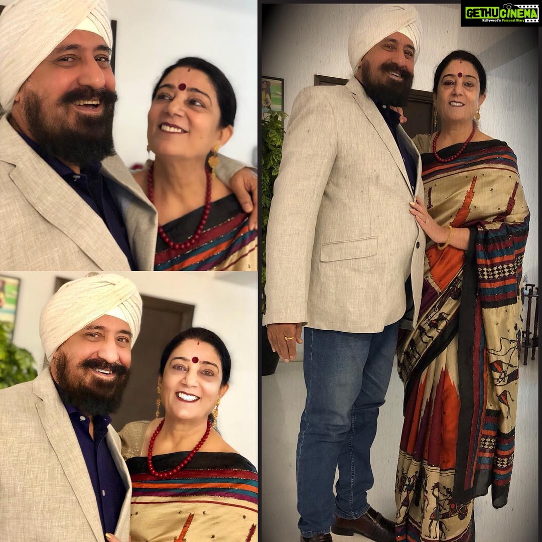 Charmy Kaur Instagram - Cheers to the most beautiful couple #momndad ❤️❤️❤️
