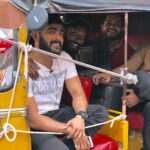 Charmy Kaur Instagram - ‪Our #Mehbooba team on an auto ride shooting on the streets of hyd .. catch us if u can 🤪 ‬ #PCfilm @purijagannadh @puriconnects @vishnu_sarma @junaid_editor @actorakashpuri @iamnehashetty @sandychow44 @jonnytheanimator @thefilmmehbooba @vishu___reddy Hyderabad