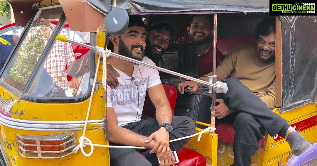 Charmy Kaur Instagram - Our #Mehbooba team on an auto ride shooting on the streets of hyd .. catch us if u can 🤪 #PCfilm @purijagannadh @puriconnects @vishnu_sarma @junaid_editor @actorakashpuri @iamnehashetty @sandychow44 @jonnytheanimator @thefilmmehbooba @vishu___reddy Hyderabad