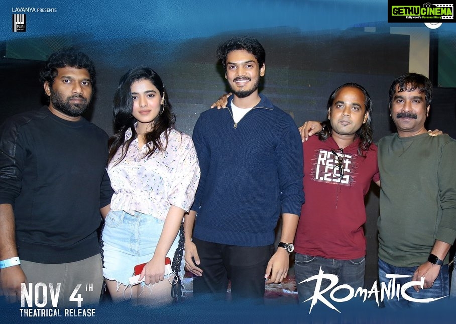 Charmy Kaur Instagram - Clicks from the launch event of BOOZY Anthem📸 #PeeneKeBaad🍻 #ROMANTIC 💥 ▶️https://youtu.be/52fMsCUm0ck 🎤🎶#SunilKashyap 📝@poetbb #PuriJagannadh 🕺 @alwaysjani @actorakashpuri @ketikasharma @meramyakrishnan 💰#PuriJagannadh @charmmekaur 🎬#AnilPaduri #𝐑𝐨𝐦𝐚𝐧𝐭𝐢𝐜𝐎𝐧𝐍𝐨𝐯𝟒𝐭𝐡 @vish_666 @junaid.editor @jonnyshaikartdirector @uttejartiste @meesunaina @deviyyani @temper_vamsi @raviawana @nareshkancharana @puriconnects #PCfilm