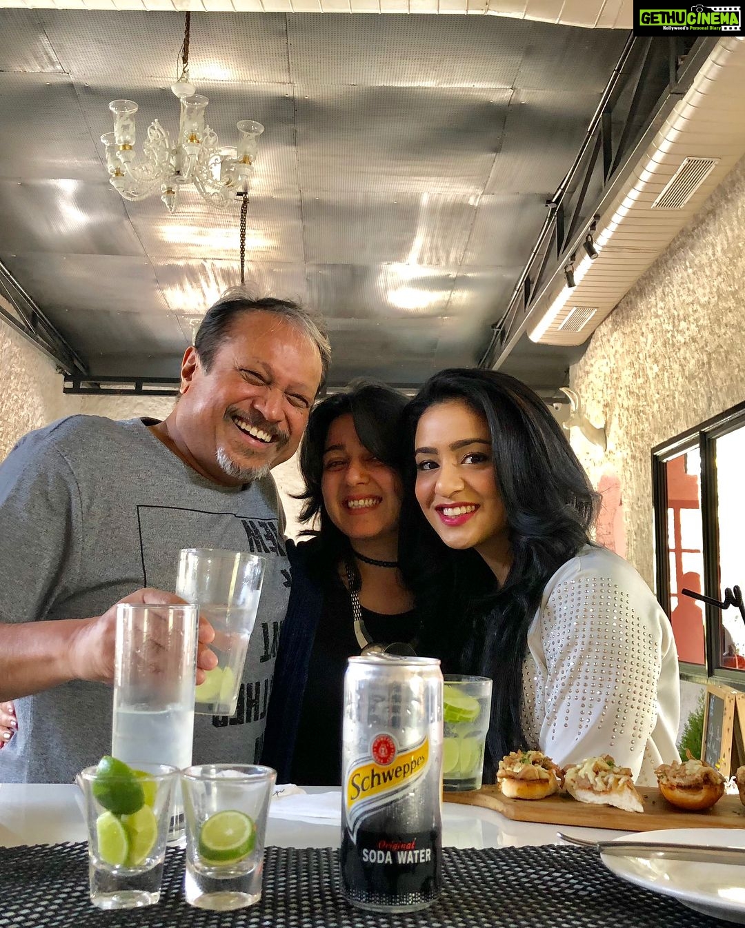 Charmy Kaur Instagram - Positive vibes 😍 #sunday #funday @jayanthparanji #bestie n @musskansethi9 #babygirl 😘