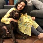 Charmy Kaur Instagram - ‪My fav work mate 😘 #Pablo #PCpet #MyBaby #PC @PuriConnects #Mehbooba work in progress ❤️‬ Hyderabad